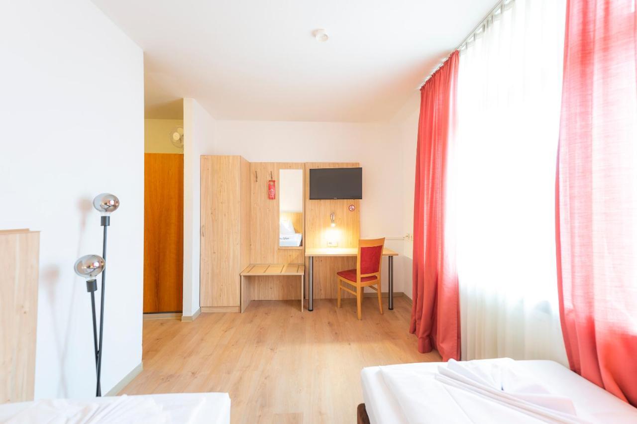 Hotel Astoria Am Urachplatz 3*