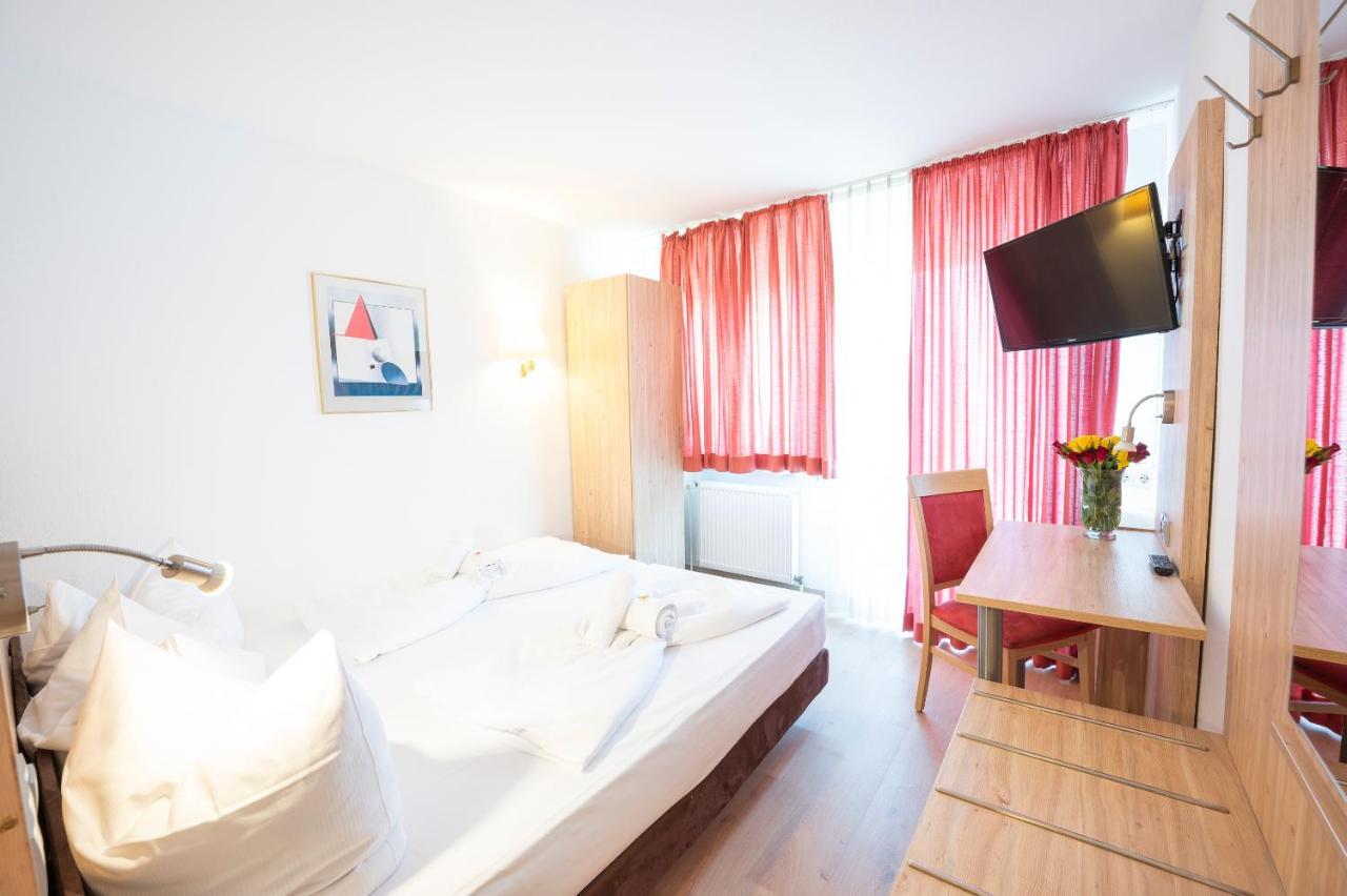 Hotel Astoria Am Urachplatz 3*