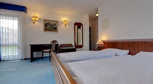 Hotel Astoria Am Urachplatz 3*